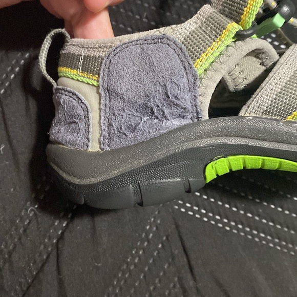 Kids keen water sandal sz 3.These are gently used sandal with a lot of life left - Picture 9 of 9